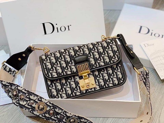 Nguyên nhân nào khiến túi xách hàng hiệu Dior đắt ngất ngưởng?