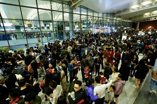 Tin trong nước - Hôm nay (24/3), có khoảng 264 người Việt từ nước ngoài về sân bay Nội Bài