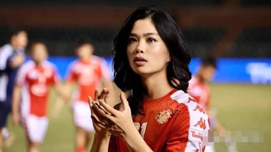Giải trí - Cười 'té ghế' với loạt ảnh sao tuyển bóng đá Việt Nam 'đu' trend 'bẻ cong giới tính'
