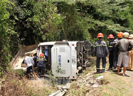 Tin trong nước - Vụ lật xe 15 người chết ở Quảng Bình: Tài xế không đủ điều kiện điều khiển xe khách 47 chỗ ngồi
