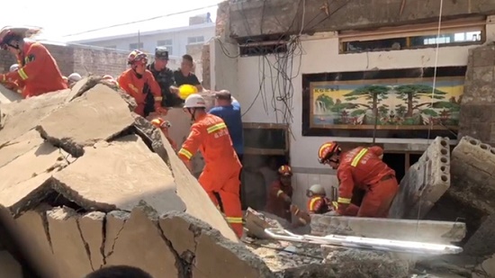 Tin thế giới - Trung Quốc: Nhà hàng bất ngờ sụp đổ, ít nhất 17 người thiệt mạng