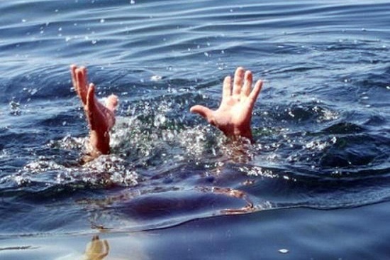 Tin trong nước - Xót xa 2 anh em sinh đôi đuối nước tử vong tại Hà Nội