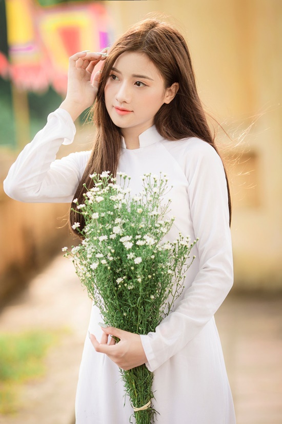 Nữ sinh Hà Nam diện áo dài trắng tinh khôi cộng đồng mạng