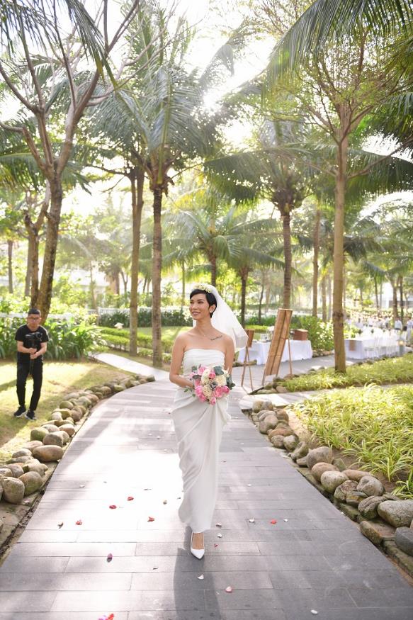 Truyền thông - Thương hiệu - Toàn cảnh khu vườn cổ tích đẹp như mơ trong đám cưới Xuân Lan tại Đà Nẵng (Hình 4).