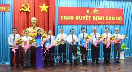 Tin trong nước - Kỷ luật cảnh cáo Giám đốc sở Tài nguyên& Môi trường tỉnh An Giang
