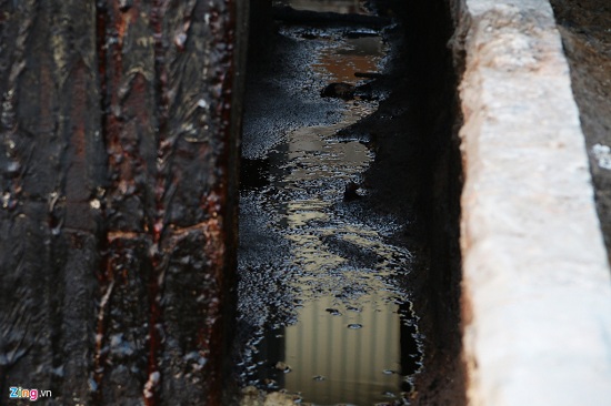Tin trong nước - Vụ nước sạch sông Đà nhiễm dầu thải: Cận cảnh khu để dầu của công ty gốm sứ Thanh Hà (Hình 6).