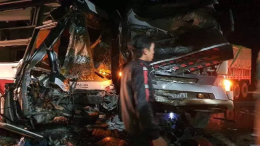 Tin trong nước - Bình Phước: Xe container đấu đầu xe khách chở 20 người, 4 người thương vong