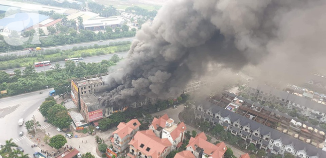 Tin trong nước - Hiện trường vụ cháy kinh hoàng ở Thiên đường Bảo Sơn, nhiều biệt thự bị thiêu rụi (Hình 5).