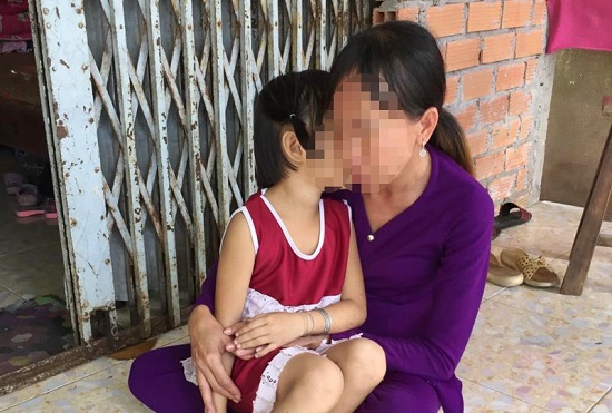 Tin trong nước - Vụ bé gái 6 tuổi nghi bị ông ngoại nuôi dâm ô: Mẹ nạn nhân từng đánh con gái vì không tin lời con kể