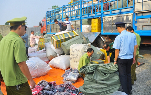Pháp luật - Lật tẩy chiêu “khoác áo” hàng Việt cho hàng lậu từ bên kia biên giới