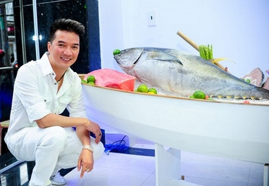 Kinh doanh - Sự nghiệp kinh doanh đáng nể của sao Việt: Chuỗi công ty, cửa hàng hải sản siêu 'khủng' của Đàm Vĩnh Hưng