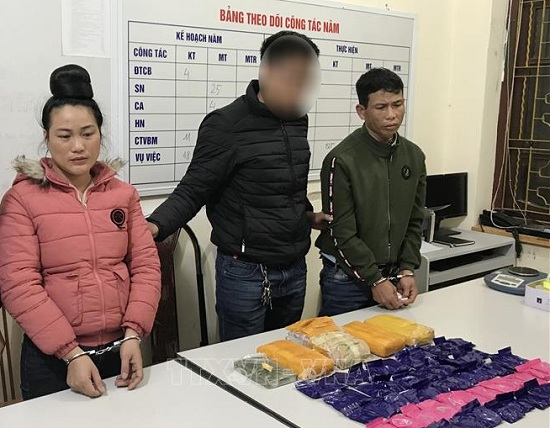 An ninh - Hình sự - Sơn La: Bắt quả tang đôi nam nữ mua bán 32.000 viên ma túy, 1 bánh heroin