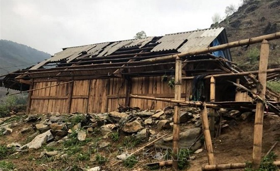 Tin trong nước - Một người tử vong, hàng ngàn ngôi nhà ở miền núi phía Bắc bị tàn phá vì mưa lớn