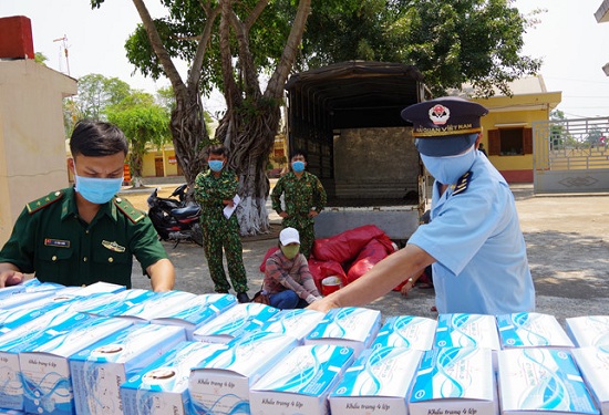 Tin trong nước - Gia Lai: Thu giữ hơn 21.000 khẩu trang y tế cùng 200 chai gel rửa tay khô không rõ nguồn gốc