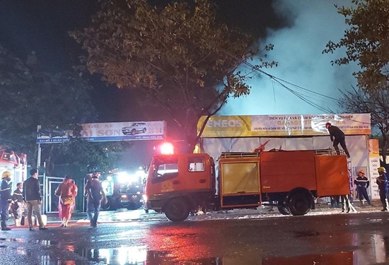 Tin trong nước - Hiện trường vụ cháy nhà xưởng rộng 3.000 m2, thiêu rụi toàn bộ tài sản ở Đà Nẵng 