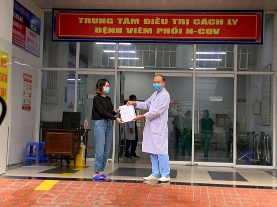 Tin trong nước - Hai bệnh nhân mắc Covid-19 tại Quảng Ninh khỏi bệnh, Việt Nam điều trị thành công 173 ca