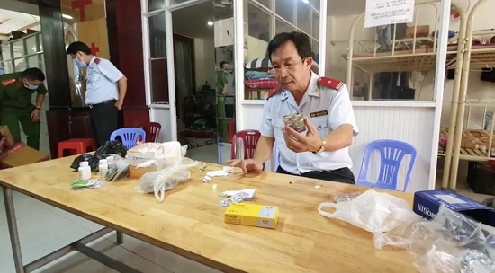 Tin trong nước - Gần 100 cảnh sát Đồng Nai đột kích cơ sở cai nghiện 'chui' núp bóng cửa hàng nội thất