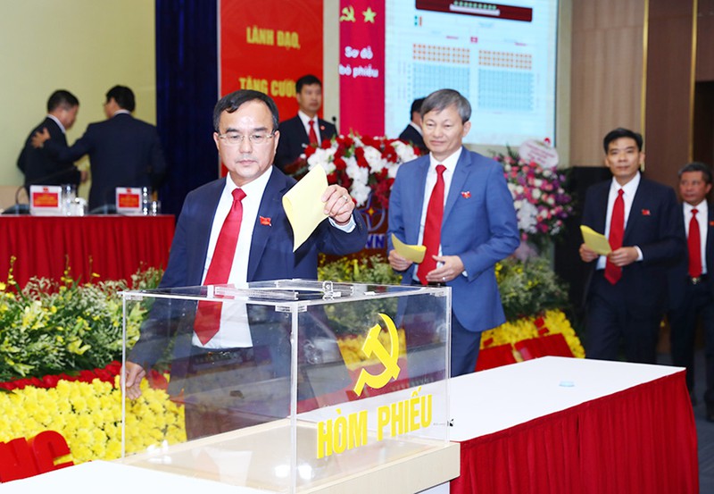 Kinh doanh - Chủ tịch Hội đồng thành viên EVN Dương Quang Thanh tái cử Bí thư Đảng ủy nhiệm kỳ 2020-2025