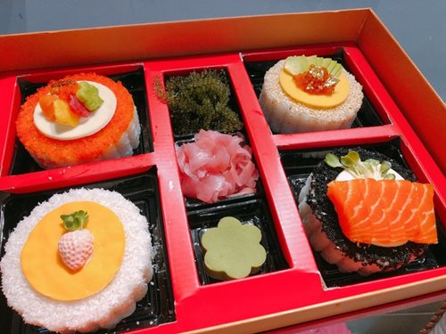Thị trường - Bánh trung thu sushi gây 'sốt', tiền triệu/hộp vẫn khó lòng mua được