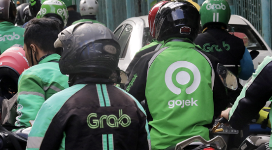 Kinh doanh - Grab và Gojek đàm phán chuyện sáp nhập dưới sự thúc đẩy của Softbank?