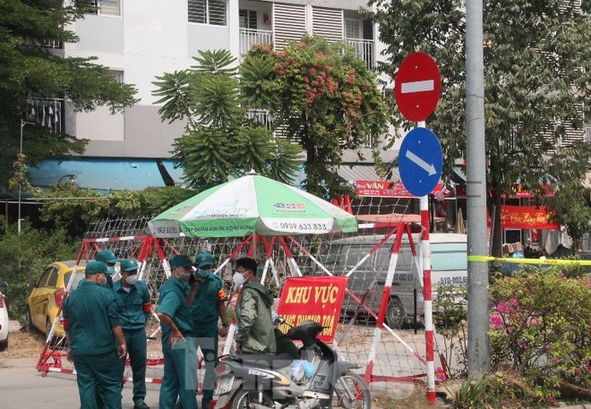 Tin trong nước - Em trai nhân viên sân bay Tân Sơn Nhất nghi nhiễm COVID-19, Bộ Y tế yêu cầu truy vết tất cả F1, F2