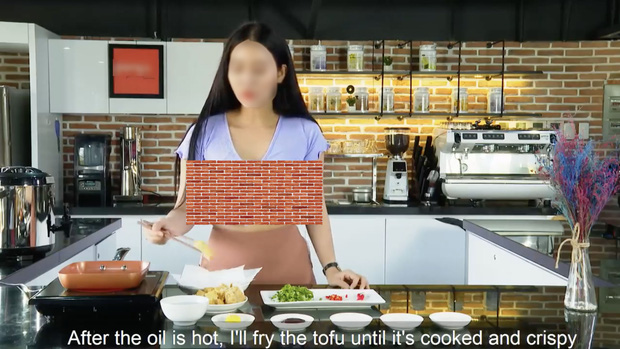 Cộng đồng mạng - Ăn mặc 'hớ hênh' dạy nấu ăn trên YouTube, cô gái trẻ khiến cộng đồng mạng 'nóng mắt' (Hình 2).