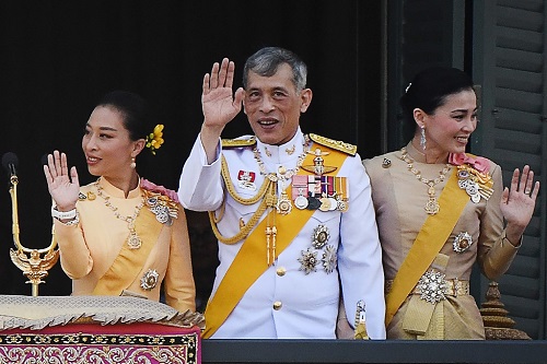 Tin thế giới - Cựu Hoàng quý phi Thái Lan Sineenat: Từ lễ sắc phong rầm rộ đến việc phế truất đầy bất ngờ (Hình 3).