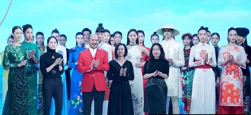 Cộng đồng mạng - NTK Trung Quốc 'ăn cắp' áo dài Việt Nam, tuyên bố 'sáng tạo - cách tân'