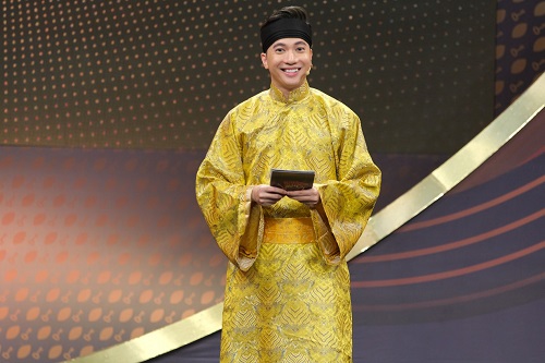 Tin tức giải trí - Lấn sân sang làm MC gameshow, S.T Sơn Thách đem cả 'vựa muối' đến cho khán giả (Hình 2).