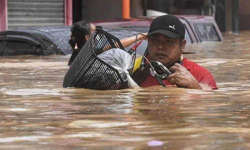 Tin thế giới - Video: Bão Vamco càn quét khiến thủ đô của Phillipines chìm trong biển nước