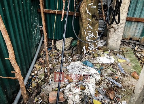 Tin trong nước - Hà Nội: Bơm kim tiêm đã qua sử dụng “bủa vây” ven đường tàu