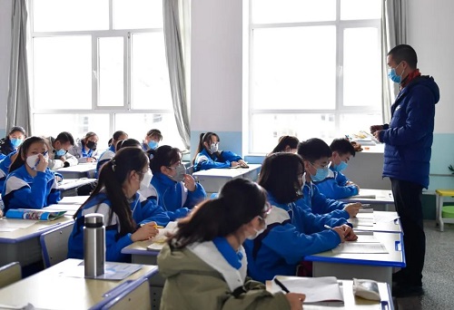 Tin thế giới - Vượt qua đỉnh dịch Covid-19, Trung Quốc mở cửa trường học chào đón học sinh quay trở lại (Hình 4).
