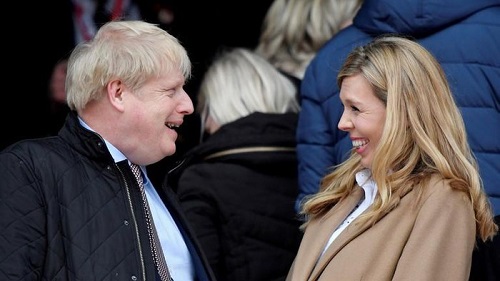 Tin thế giới - Thủ tướng Anh cùng hôn thê hạnh phúc đón con trai đầu lòng