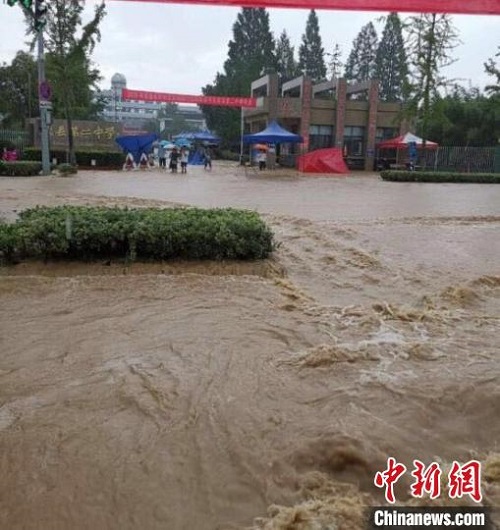 Tin thế giới - Một huyện ở Trung Quốc buộc phải hủy thi đại học do mưa lũ nghiêm trọng (Hình 2).