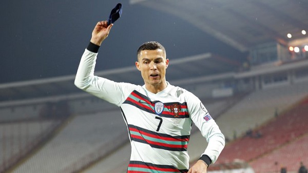 Bóng đá - Ronaldo nổi điên vì bị trọng tài 'cướp trắng' bàn thắng phút bù giờ