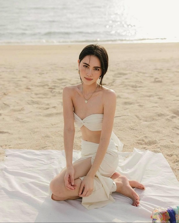 Tin tức giải trí - 'Ma nữ đẹp nhất Thái Lan' tung loạt ảnh gợi cảm mừng trang cá nhân vượt mốc 13 triệu lượt theo dõi 