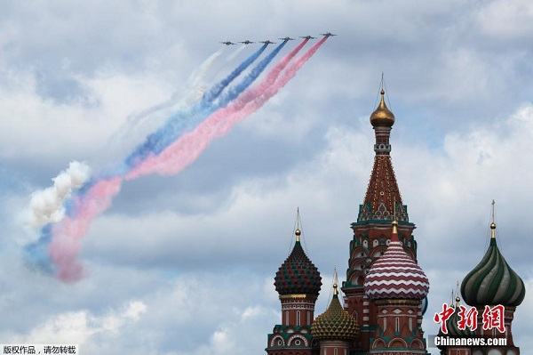 Tin thế giới - Không quân Nga rầm rộ diễn tập duyệt binh trên bầu trời Quảng trường Đỏ