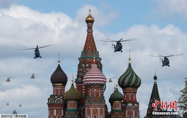 Tin thế giới - Không quân Nga rầm rộ diễn tập duyệt binh trên bầu trời Quảng trường Đỏ (Hình 2).