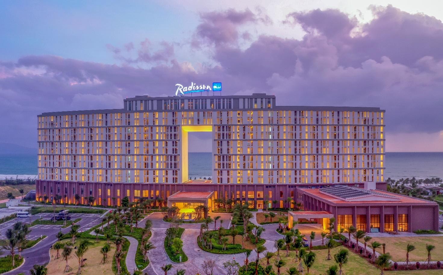 Xã hội - Movenpick Resort Cam Ranh và Radisson Blu Resort Cam Ranh chính thức được công nhận 5 sao (Hình 2).