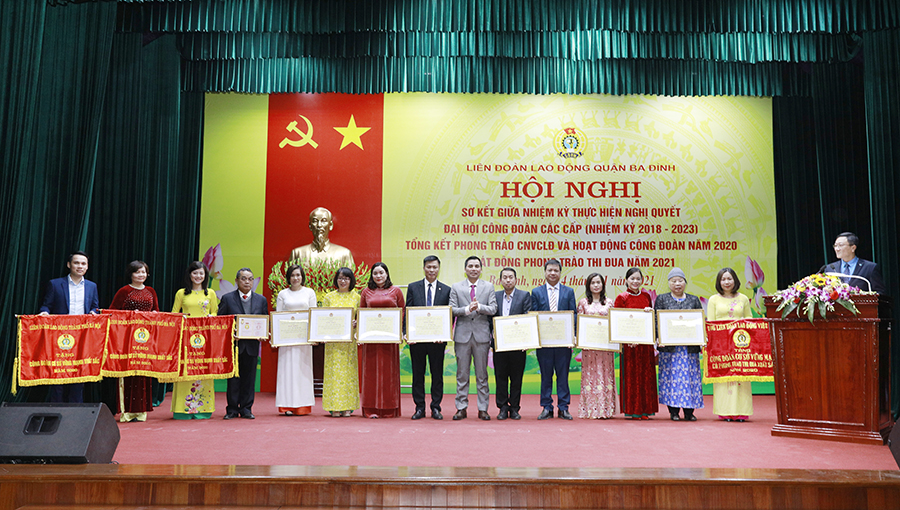 Xã hội - Công đoàn Dược phẩm Tâm Bình nhận Cờ thi đua của LĐLĐ thành phố Hà Nội (Hình 2).