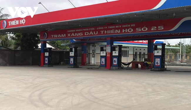 An ninh - Hình sự - Vụ dàn cảnh mua xăng giữa khuya, cướp tiền ở Tiền Giang: Khởi tố 2 vụ án