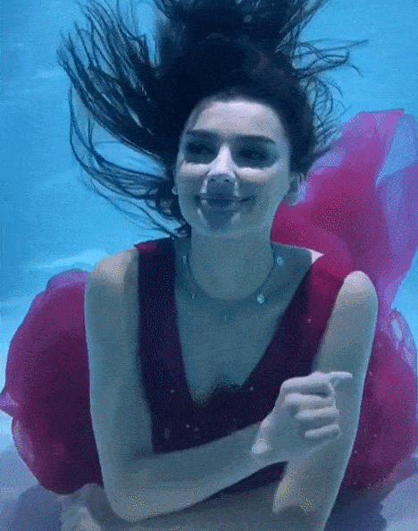 Cộng đồng mạng - 'Nàng tiên cá' xinh đẹp, gợi cảm gây 'sát thương' với loạt video nhảy múa dưới nước (Hình 4).