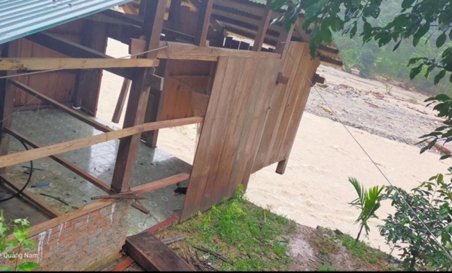 Tin trong nước - Ảnh hưởng bão số 10, thêm một ngôi làng ở Trà Leng gần như bị 'xóa sổ' (Hình 3).
