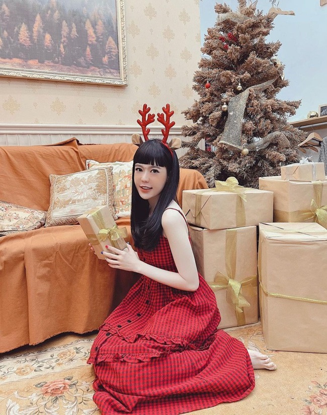Cộng đồng mạng - Hotgirl Việt đình đám khoe ảnh Giáng sinh đẹp lung linh, visual nào cũng 'lấp la lấp lánh' (Hình 5).