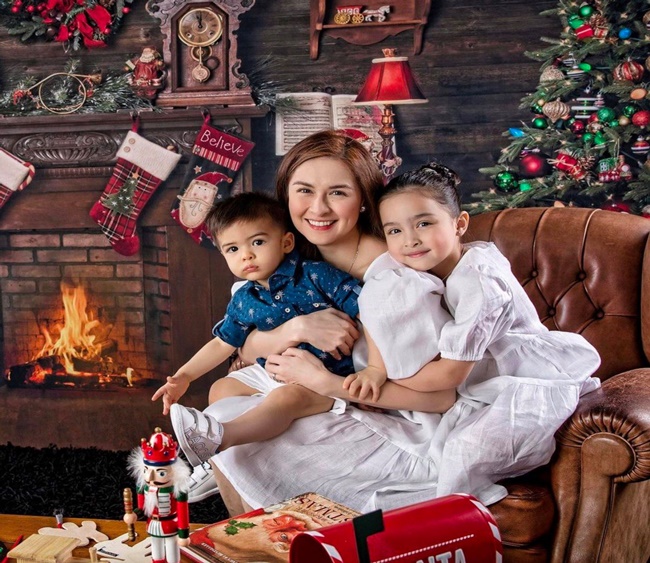 Cộng đồng mạng - Mỹ nhân đẹp nhất Philippines khoe ảnh Giáng sinh, dân mạng xuýt xoa nhan sắc của đại gia đình 'cực phẩm' (Hình 3).