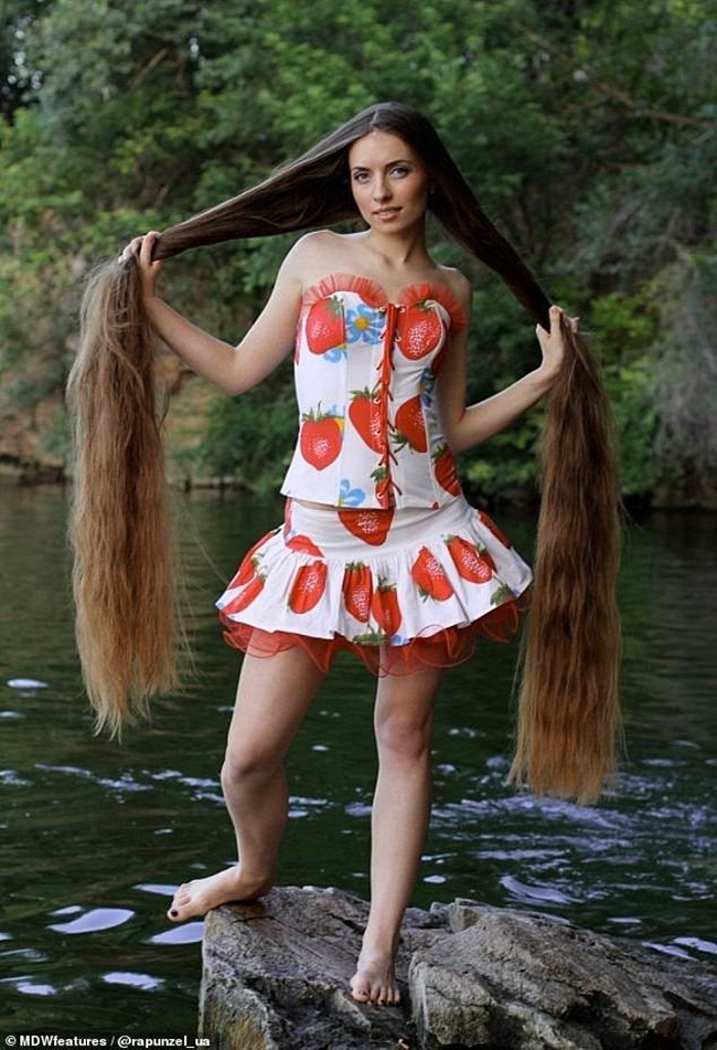 Cộng đồng mạng - Mê mẩn trước suối tóc dài 1m8 của 'nàng Rapunzel' ngoài đời thực (Hình 5).