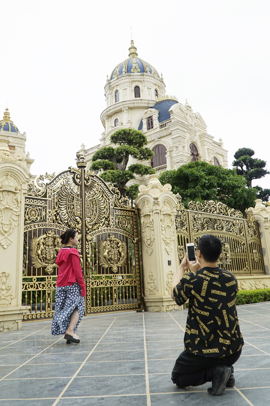 Bí quyết làm giàu - Cận cảnh tòa lâu đài mạ vàng của đại gia Ninh Bình: Cao bằng tòa nhà 18 tầng, đầu tư hàng nghìn tỷ đồng (Hình 11).