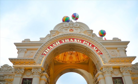 Bí quyết làm giàu - Cận cảnh tòa lâu đài mạ vàng của đại gia Ninh Bình: Cao bằng tòa nhà 18 tầng, đầu tư hàng nghìn tỷ đồng (Hình 3).