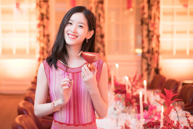 Gia đình - Tình yêu - 'Hot girl trà sữa' thành tỷ phú trẻ nhất Trung Quốc bất chấp bê bối tình dục của chồng đại gia