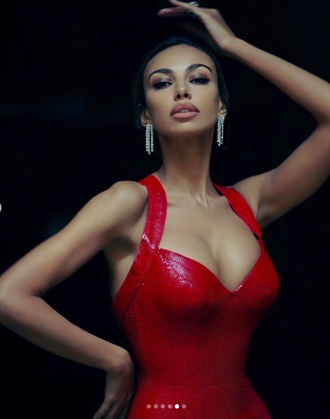 Cộng đồng mạng - Chân dung người đàn bà đẹp nhất Romania, sở hữu vóc dáng 'nảy lửa' gây mê người nhìn